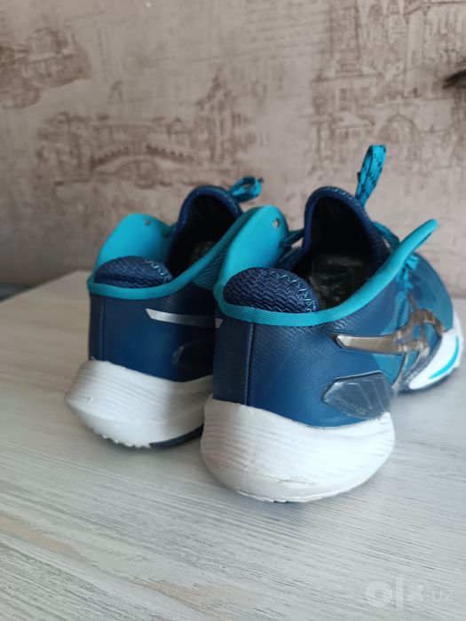 Оригинальные кроссы ASICS