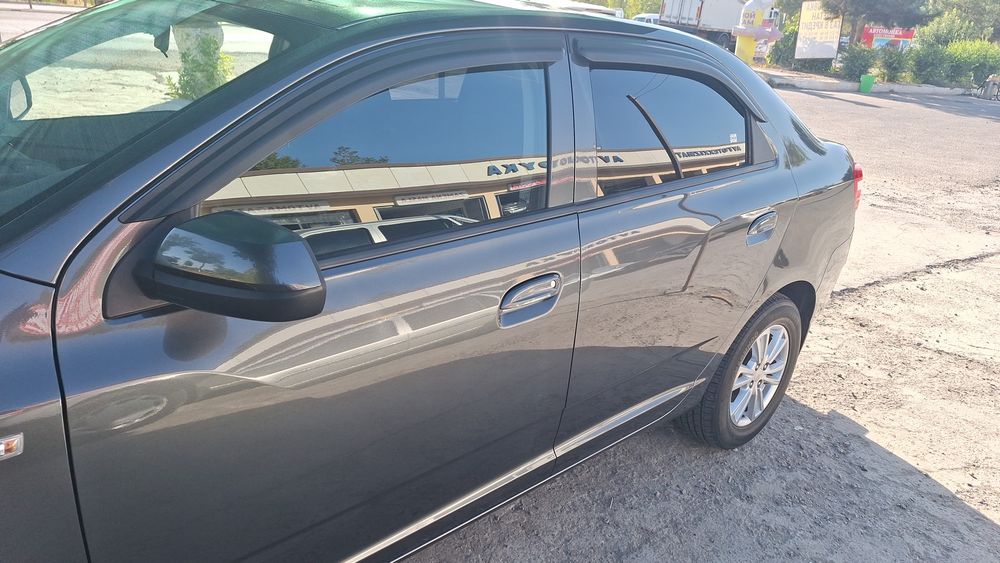 Продается автомобиль шевролет кобальт.