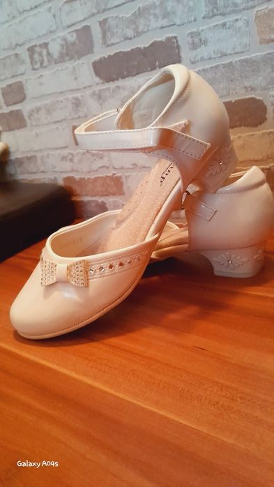 Продам туфли детские