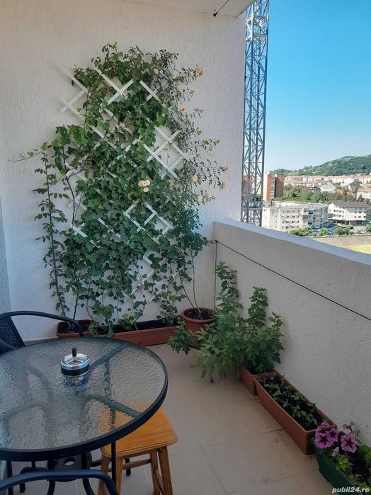 Schimb (vând) apartament 4 camere Rm. Vâlcea cu București