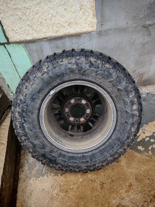 Джанти с гуми 235/75/15