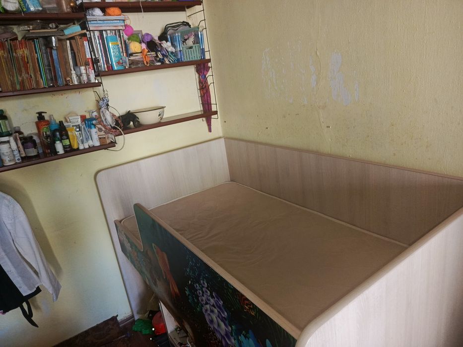 Кровать детская с лестницей