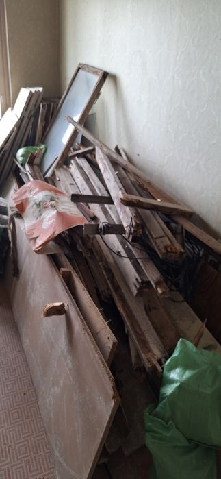 Отдам даром диван, кресла,дрова, двери, книжные полки