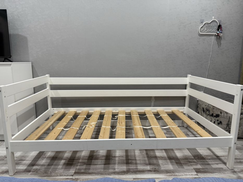 Продам кровать из дерева сосны