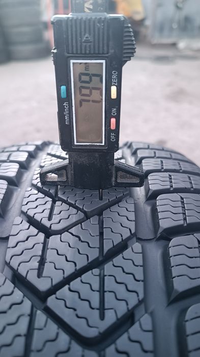 225/55/17 Pirelli Дот 2323