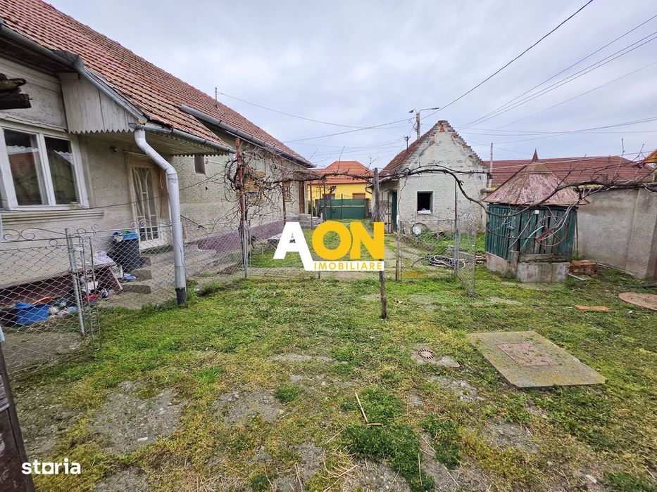 Teren intravilan parcelat, 1621 mp, cu casa demolabila, Barabant