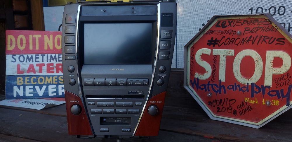 Монитор с магнитолой на Lexus Es350