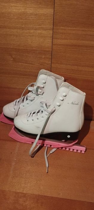 Коньки фигурные  продам