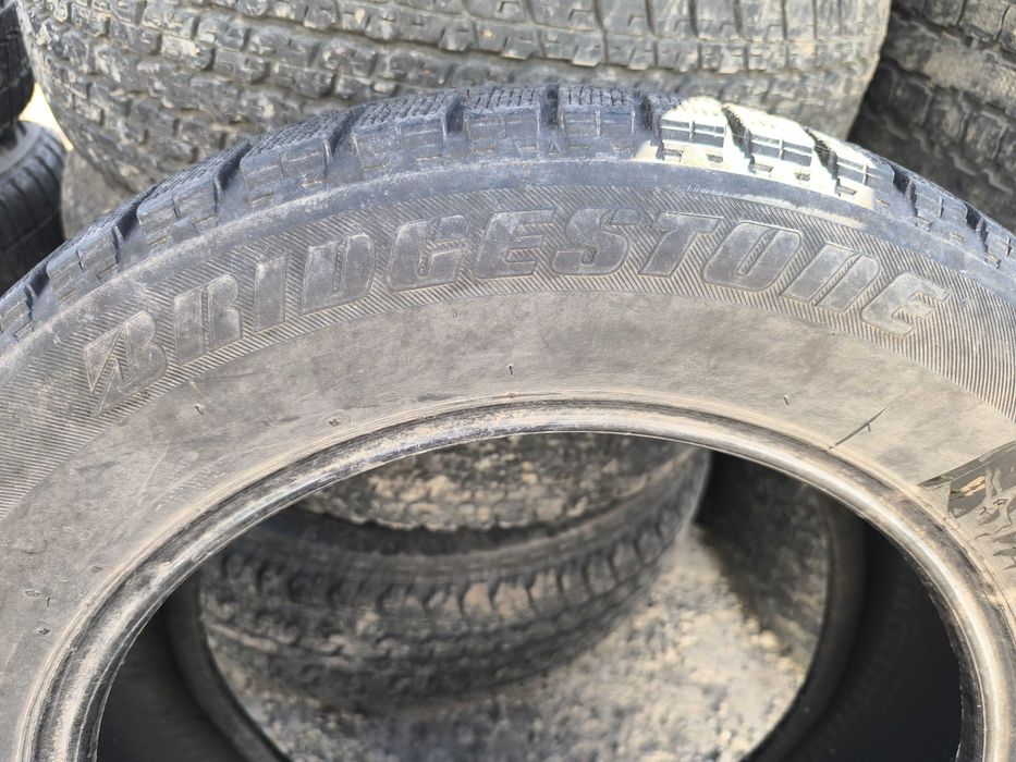 Шины Bridgestone 215/60 R17 (б/у)