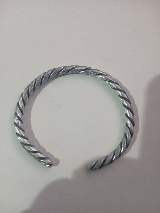 Bratara din zinc