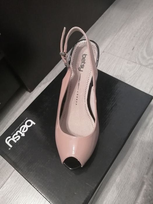 Босоножки новые Betsy