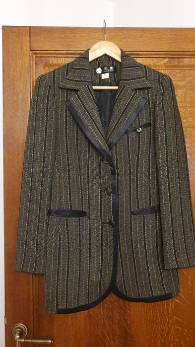 Costum intreg, cu vesta