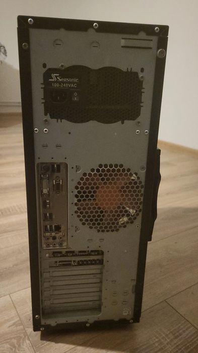 Vând PC Desktop Gaming complet funcțional, fără probleme tehnice.