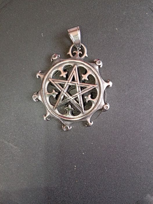 Медальони  стомана.