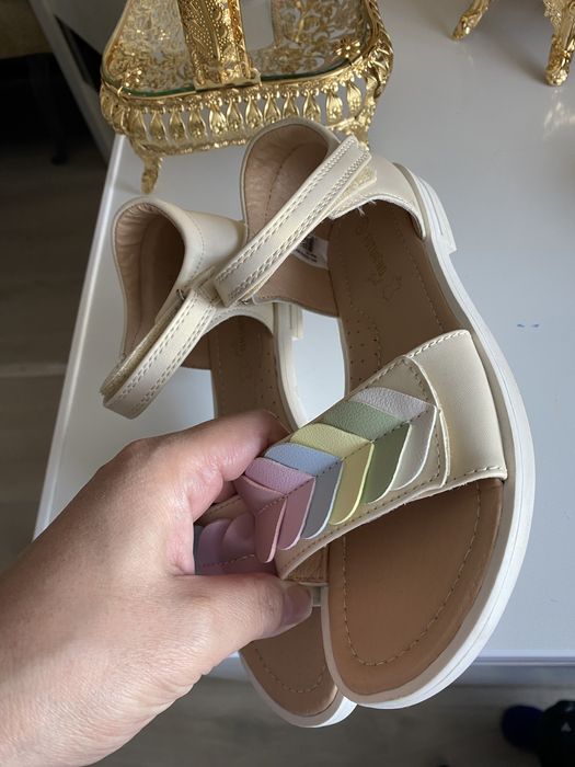 Продам сандали детские