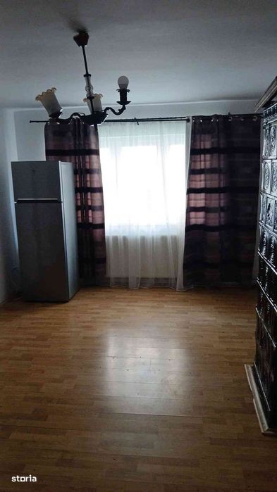 Apartament cu 3 camere, închiriere parter, 1300 RON