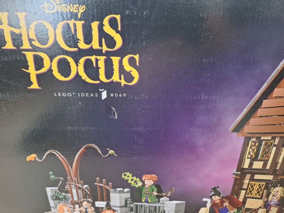 LEGO 21341 Hocus Pocus: Cabana surorilor Sanderson