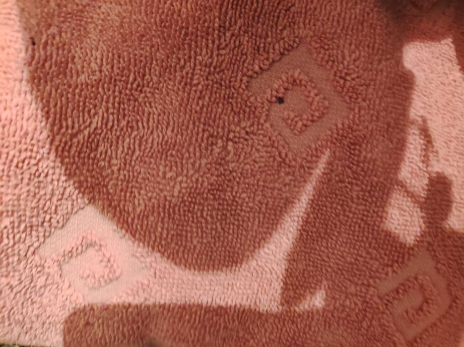 Полотенце 4 штуки б у размер 1*0,5 продаётся