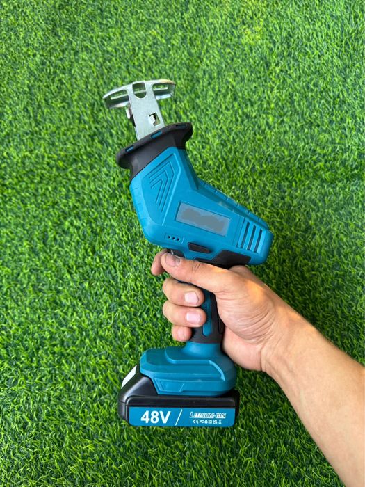 Аккумуляторные сабельные пилы разные