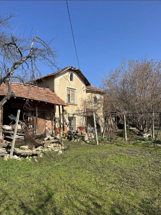 Продава КЪЩА, с.Слатина област Ловеч