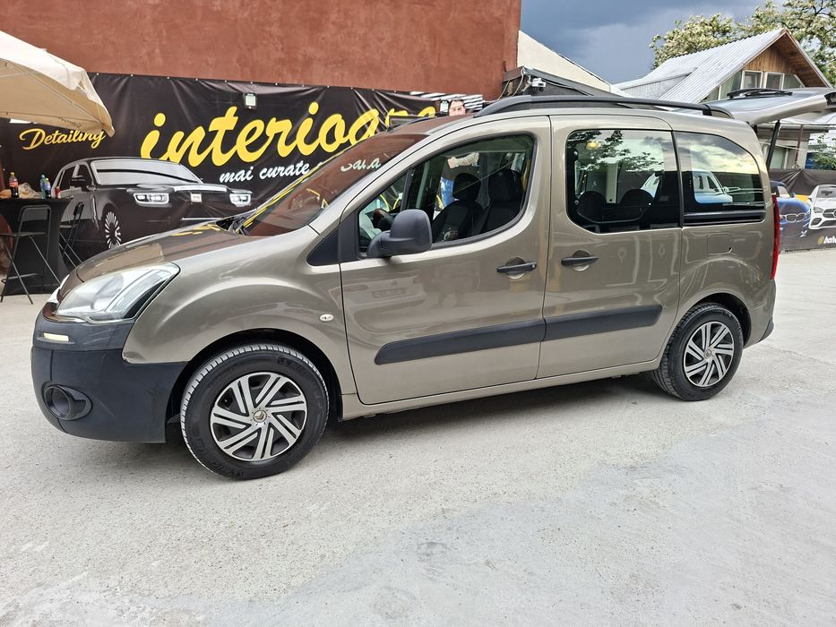Se vinde Citroën Berlingo, mașină spațioasă și practică, ideală atât pentru familie, cât și pentru activități comerciale. Motor economic, consum redus