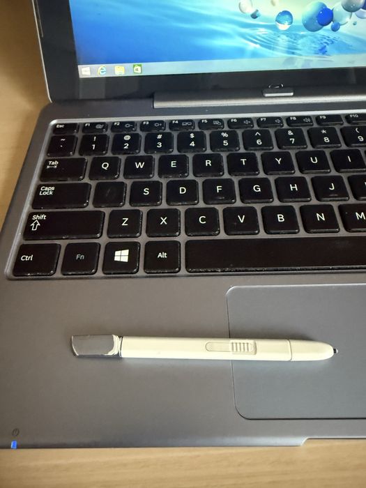 Samsung ATIV XE500T1C - таблет