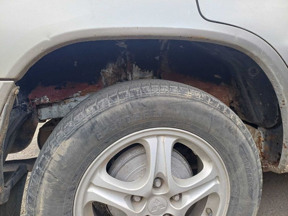 Mitsubishi Pajero Pinin perfect functional mecanic, dar cu rugina in partea din spate