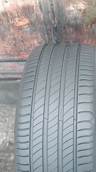 245/40/18 Michelin