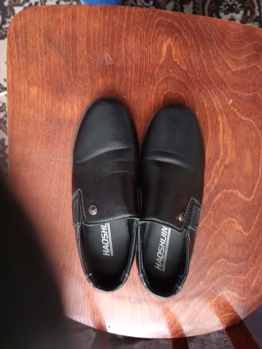 Продам туфли для мальчика чёрного цвета