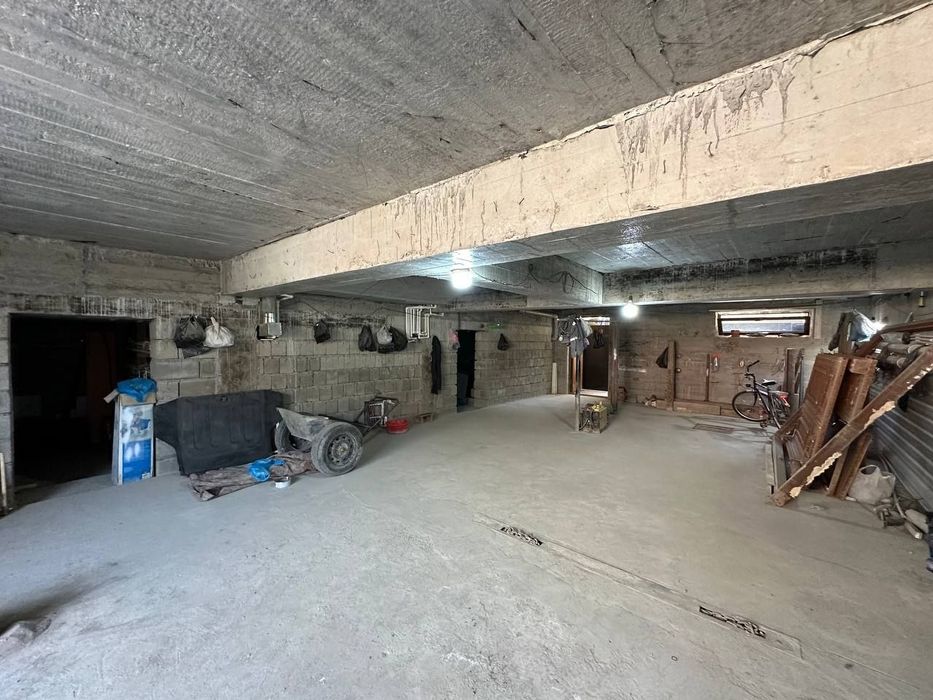 Uchaska sotiladi sergili tumani 2.5 sotix 6 xona