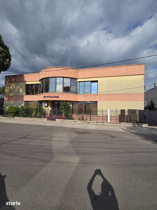 Spatiu Comercial, Birouri Si Locuinta De Vanzare