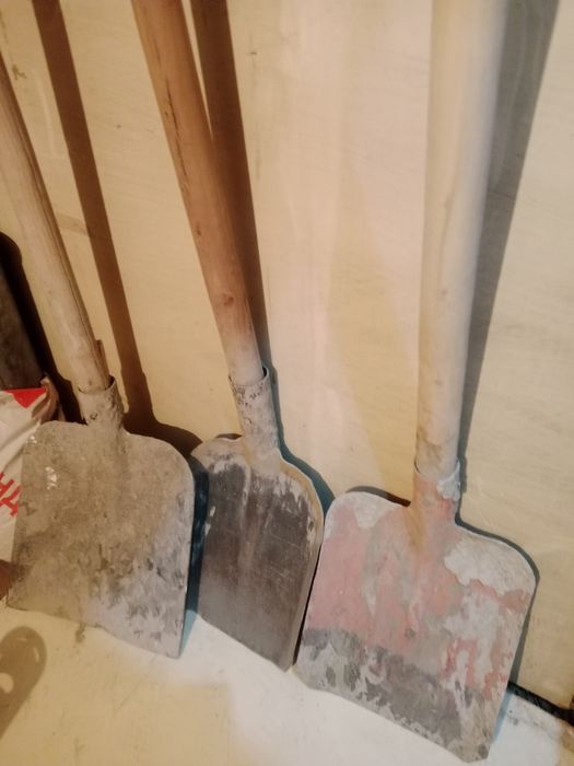 Лопаты совковые.