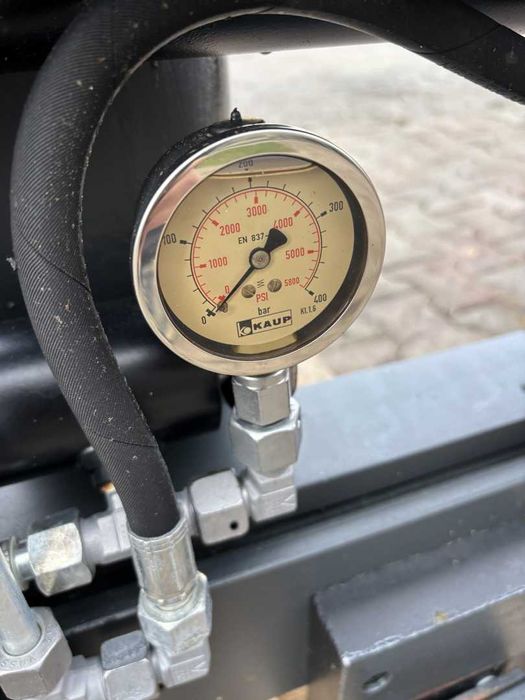 Atașament Bale Clamp KAUP FEM 2 – FEM 3 Capacitate 1400 kg