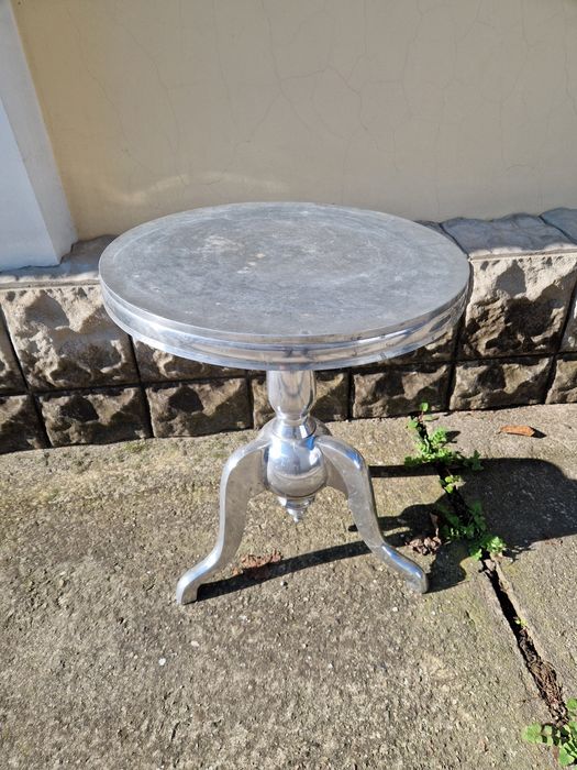 Чудесна антикварна градинска алуминиева маса