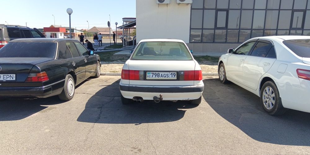 Продам авто Ауди 1992,.