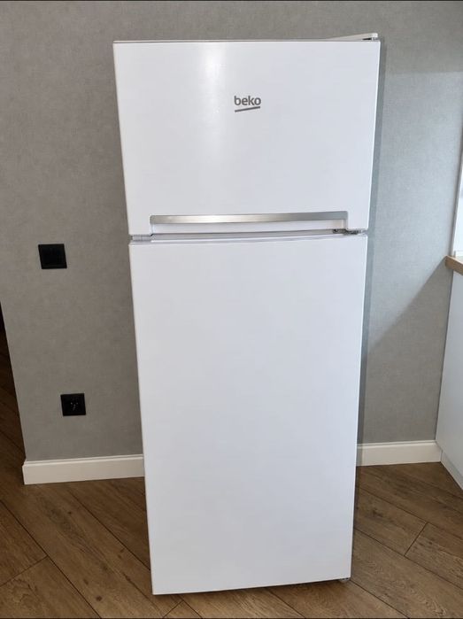 Холодильник BEKO RDSK 240M00W белый
