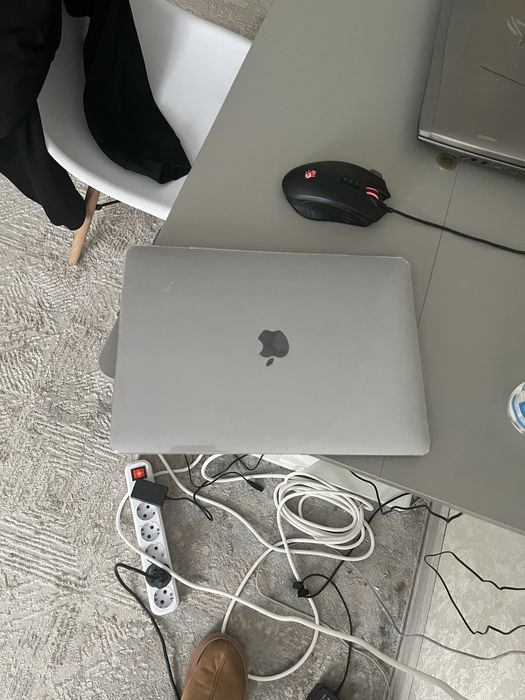 Macbook 13,1- 2020 M1