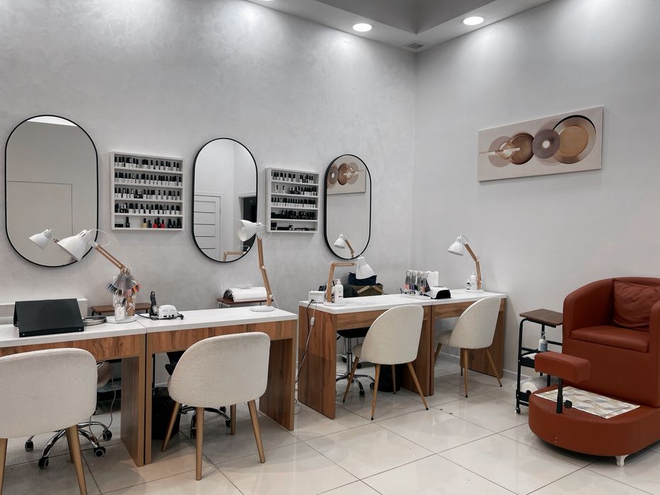 Сдается в ареду маникюрный стол , кабинет