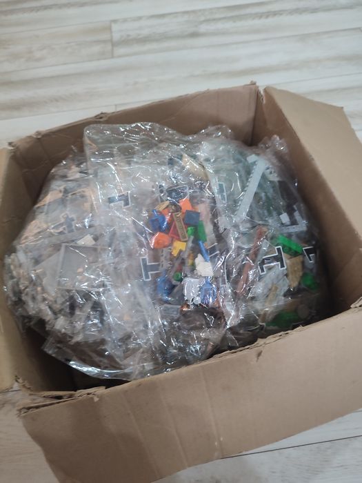 Vând lego Castel Disney land 390 ron
