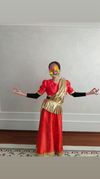 Ұлттық киімдер сатылады