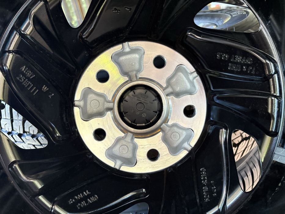 Оригинални джанти Kia / Киа 17" 5х114.3 + гуми 215/65/17