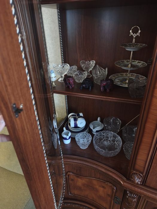 Сервант с подсветкой