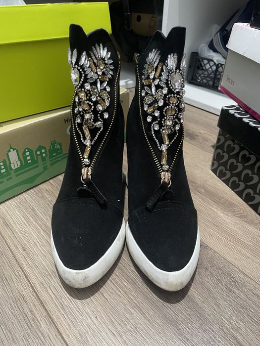 Продам зимние ботинки