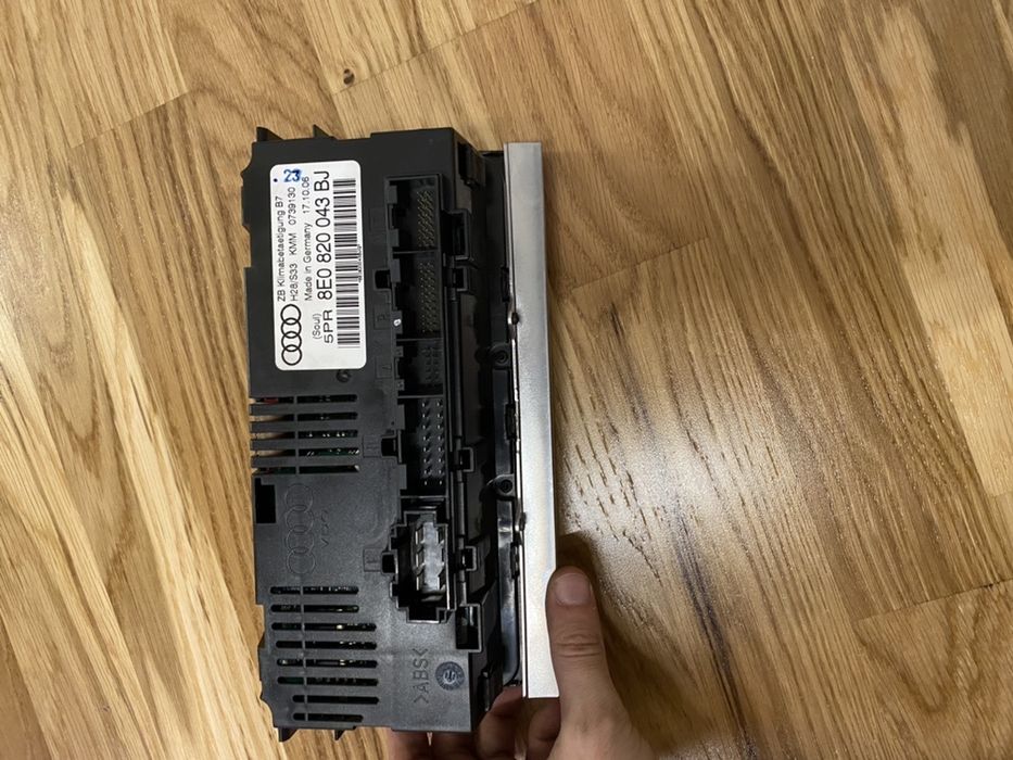 Panou climatronic audi si cochilie volan a4 b7