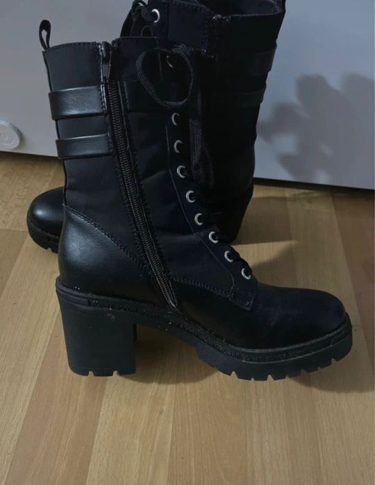 Ghete cu toc negre dama