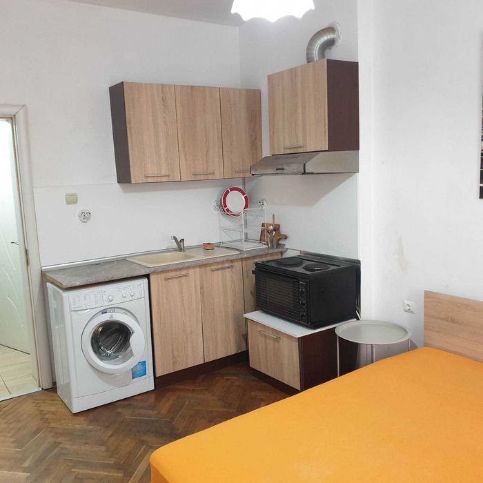 Дава се под наем Едностаен апартамент в Бургас, Център - 26 кв.м за 200 € - Снимка #3