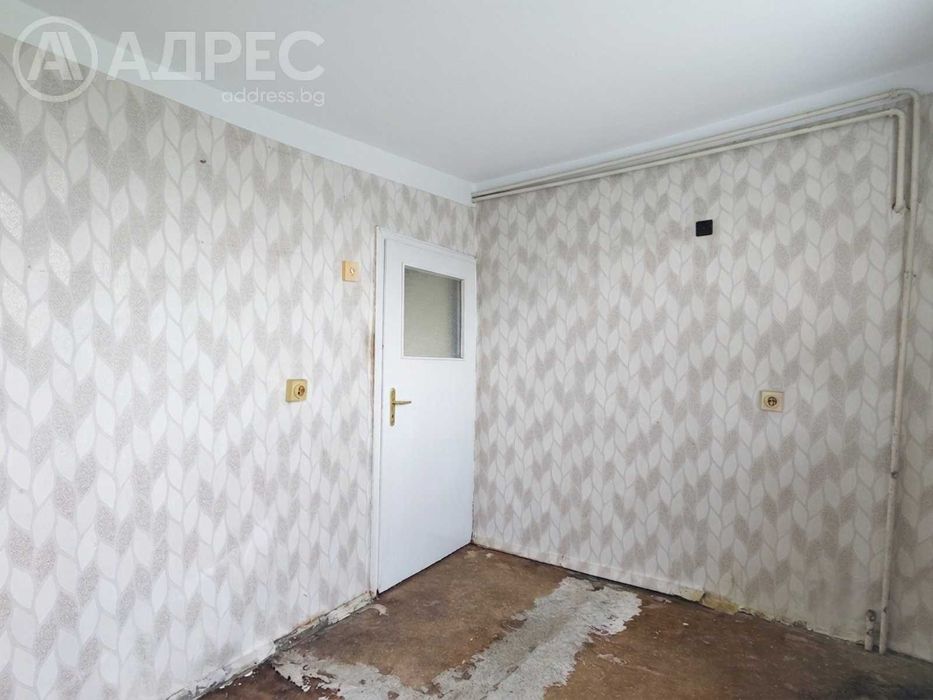 Двустаен апартамент, Здравец Изток, 60 кв.м., ет. 8, за ремонт