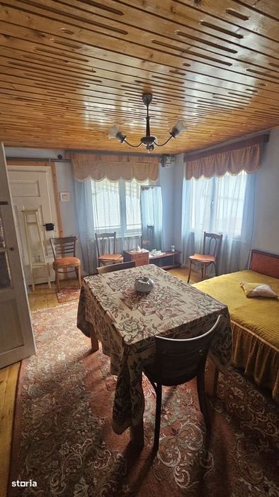 Casă spațioasă cu teren generos – Lerești, Argeș