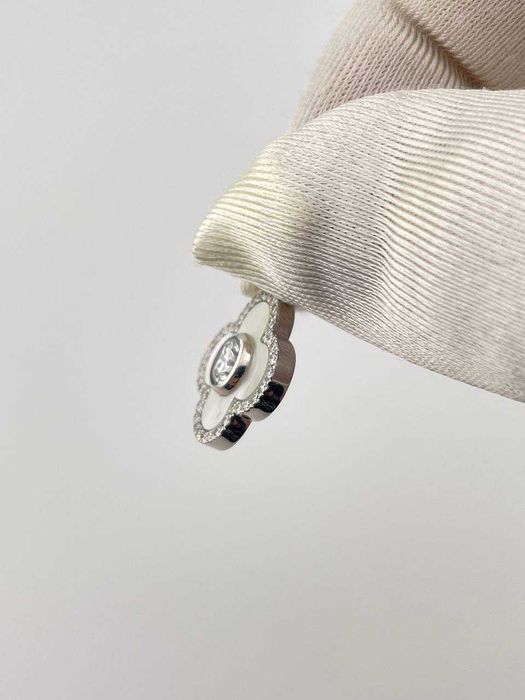 Кулон с перламутром и бриллиантами