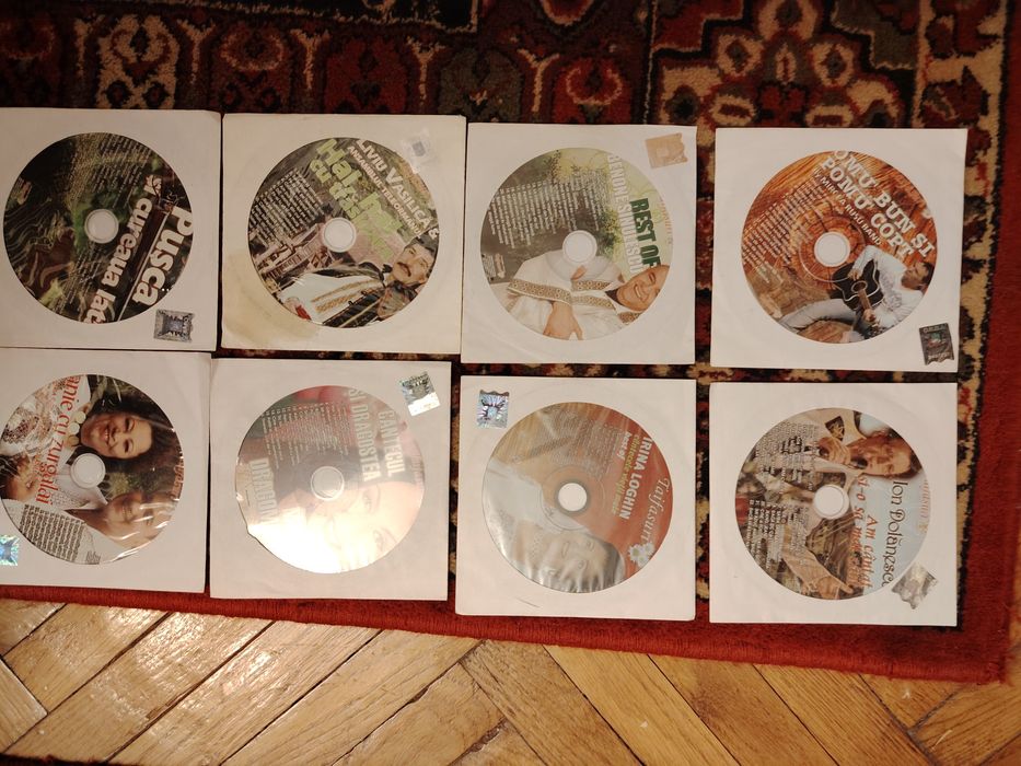 CD uri și DVD-uri de diverse genuri